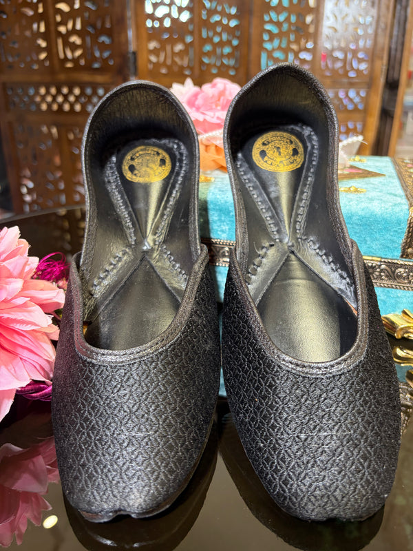 Black Pure Leather Handcrafted Punjabi Jutti