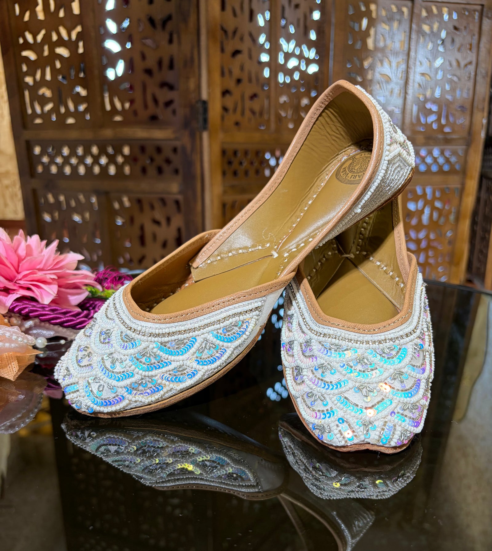 Dabka Kadhai Punjabi Jutti – Pure Leather Handcrafted