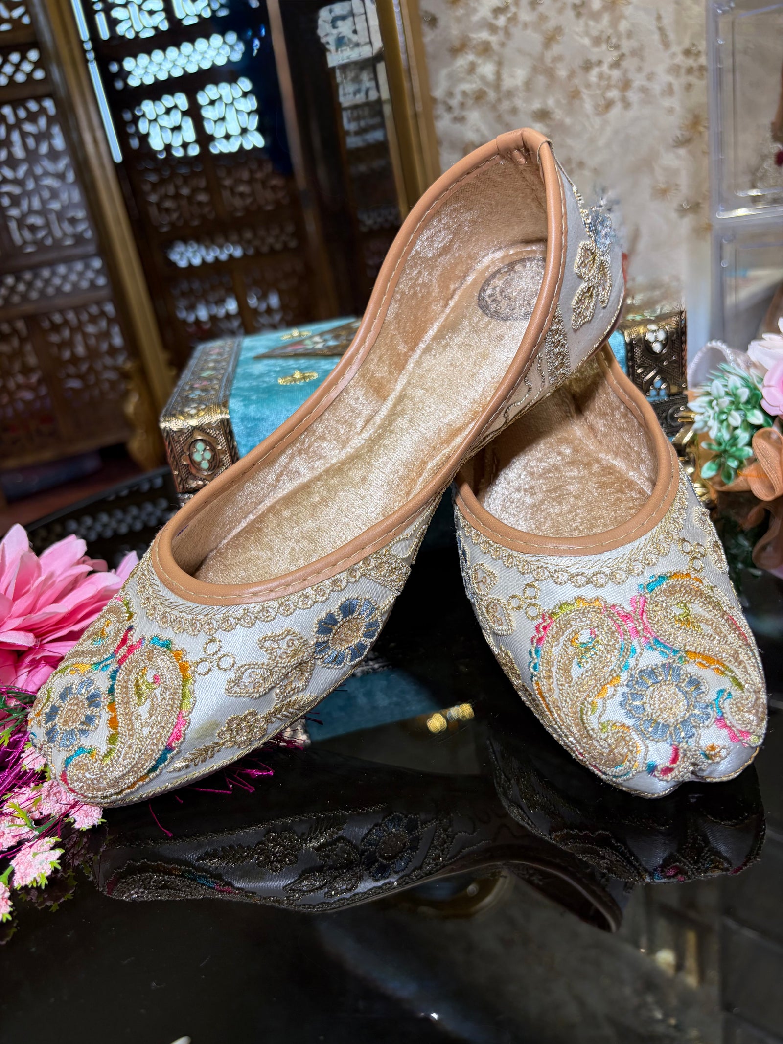 Dabka Zardosi Handcrafted Punjabi Jutti with Anti-slip Sole
