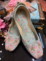 Handcrafted Mojari with Fine Thread Work & Anti-Slip Sole