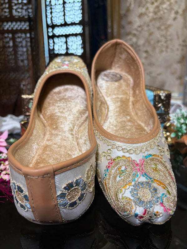Dabka Zardosi Handcrafted Punjabi Jutti with Anti-slip Sole