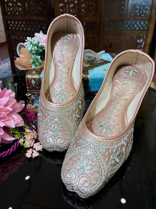 Footwear Jutti
